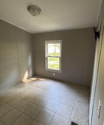 3rd image of 424 Wilson St