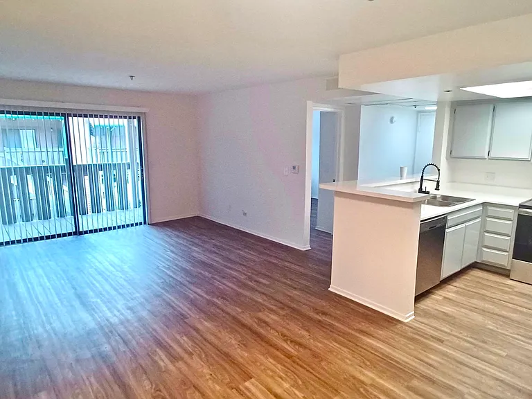 Windrose Place Pasadena — Photo 37