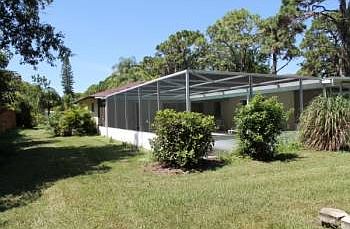 3rd image of 1110 Larchmont Dr