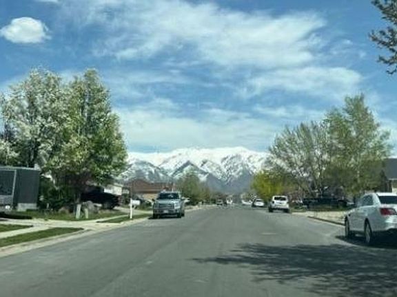 Exterior Neighborhood (street photo)