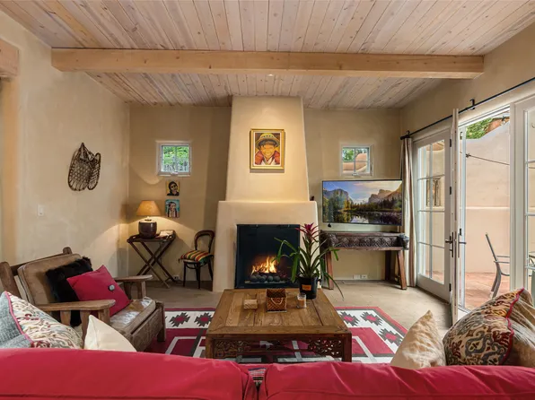 1 Cerro Gordo Rd APT B, Santa Fe, NM 87501