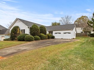 48 Oak Grove Lake Rd, Greenville, SC 29615