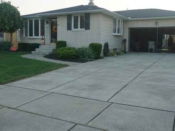 34 E Cavalier Dr, Buffalo, NY 14227