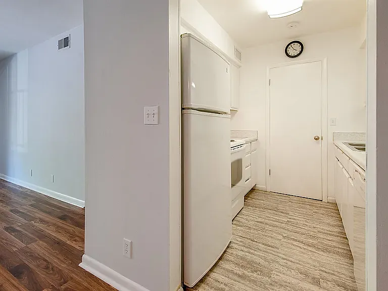 420 Walton Ln — Photo 9
