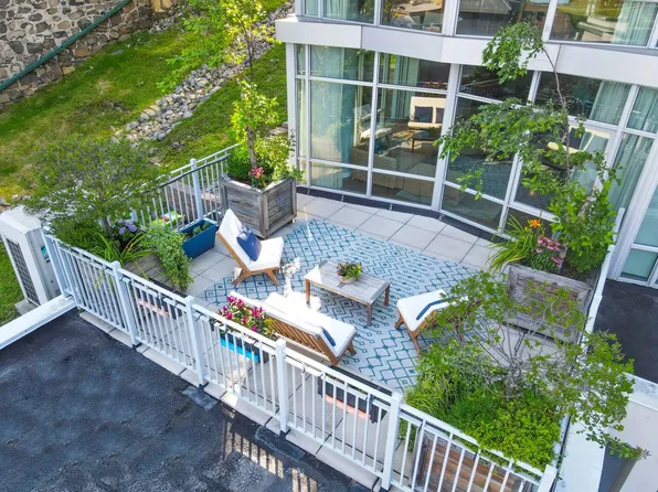 100 Thompson Ln APT 2A, Edgewater, NJ 07020