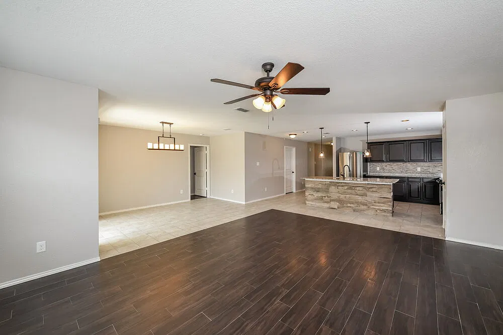 3 bed, 2.0 bath, 1876 sqft, $2,290 — Photo 3