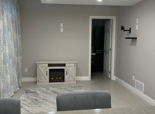 130 Napoli Dr #2, Hamilton, ON L9C6X2