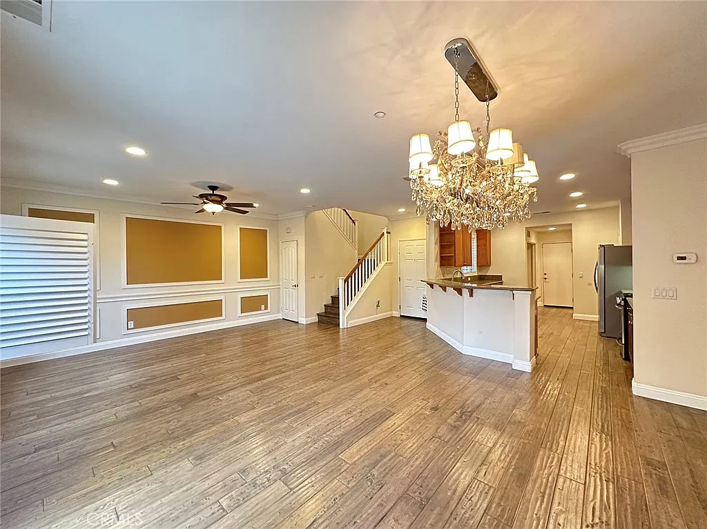 3 bed, 2.5 bath, 1549 sqft, $3,300 — Photo 2
