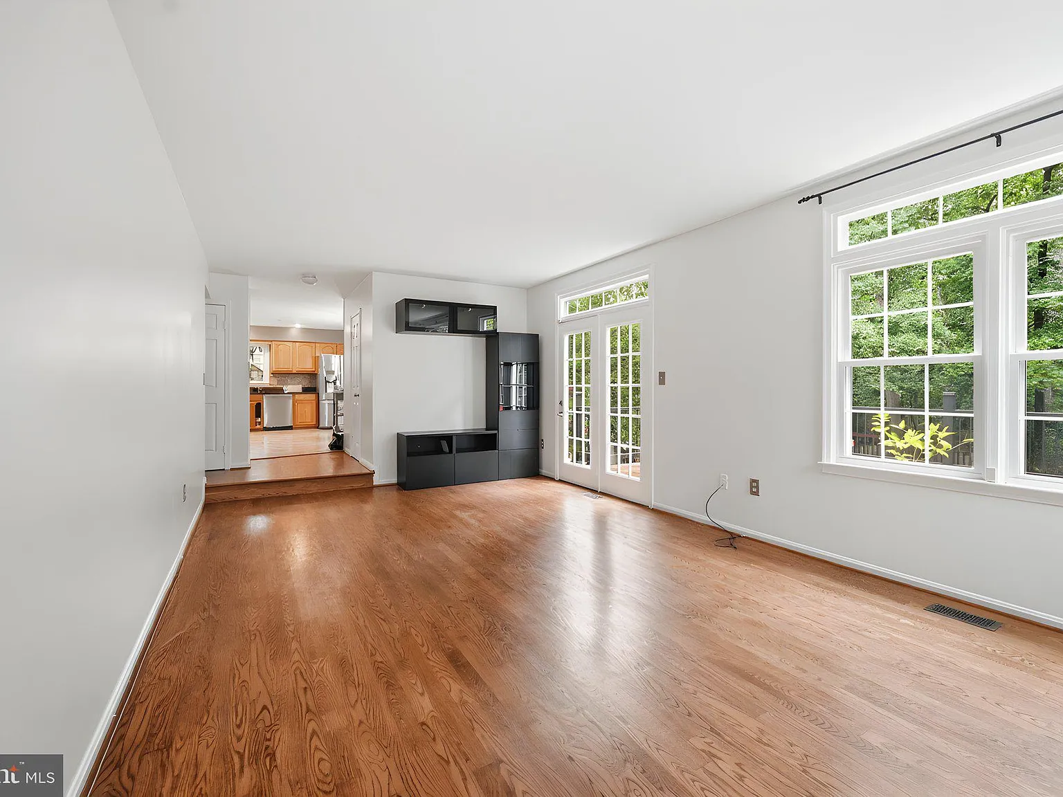 5 bed, 3.5 bath, 3178 sqft, $3,800 — Photo 4