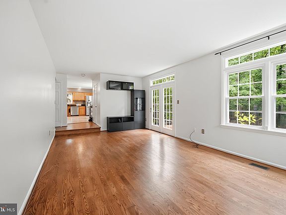 4th image of 10212 Winged Elm Cir