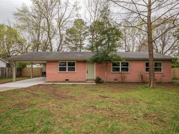 2313 W Holly St, Fayetteville, AR 72703