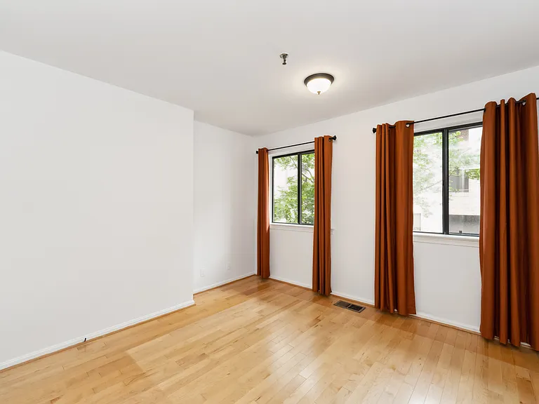 3246 Grace St NW — Photo 14