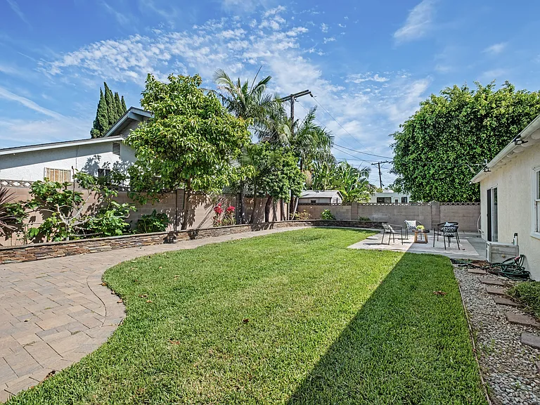 16002 Warren Ln — Photo 59
