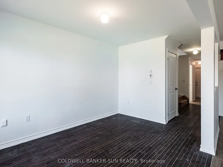 59 Todd Cres — Photo 24