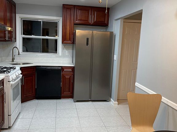 4th image of 85 Manila Ave #2