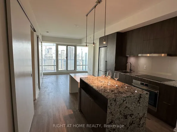 1 Bloor St E #3205, Toronto, ON M4W 0A8