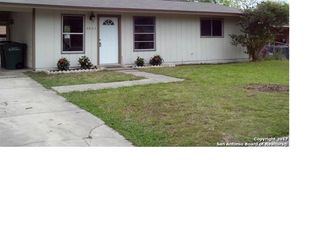 5851 Castle Lake Dr, San Antonio, TX 78218