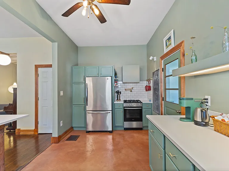 1920 Woodlawn Ave — Photo 25