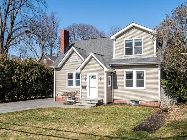 65 Elm Ave E, Rumford, RI 02916