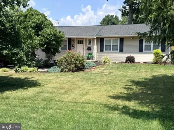 906 Big Oak Rd, Yardley, PA 19067