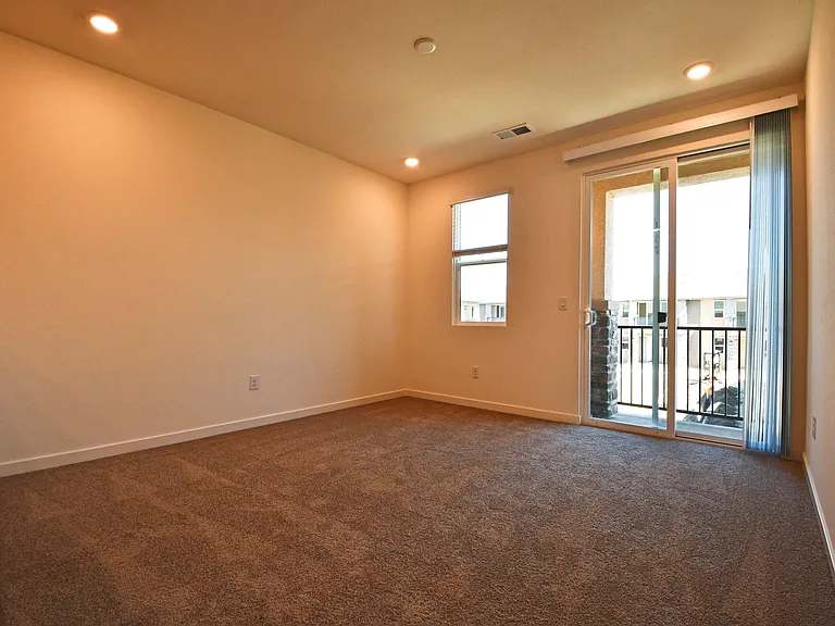 1016 Middle Gate Rd — Photo 8