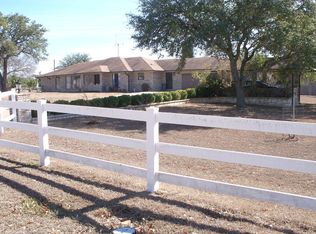 105 Oak Wood Rd E, Kerrville, TX 78028