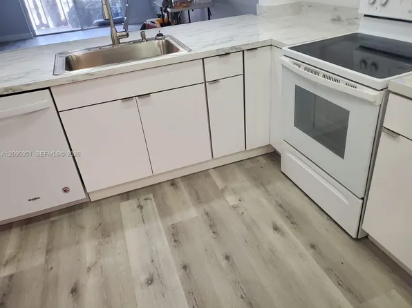 215 SE 3rd Ave, Hallandale Beach, FL