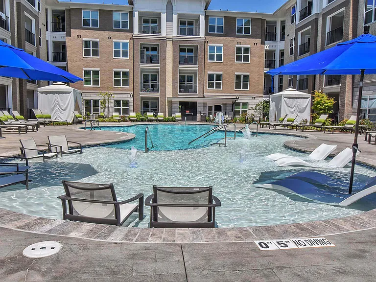 Pointe at Lake Crabtree Apartments — Photo 27