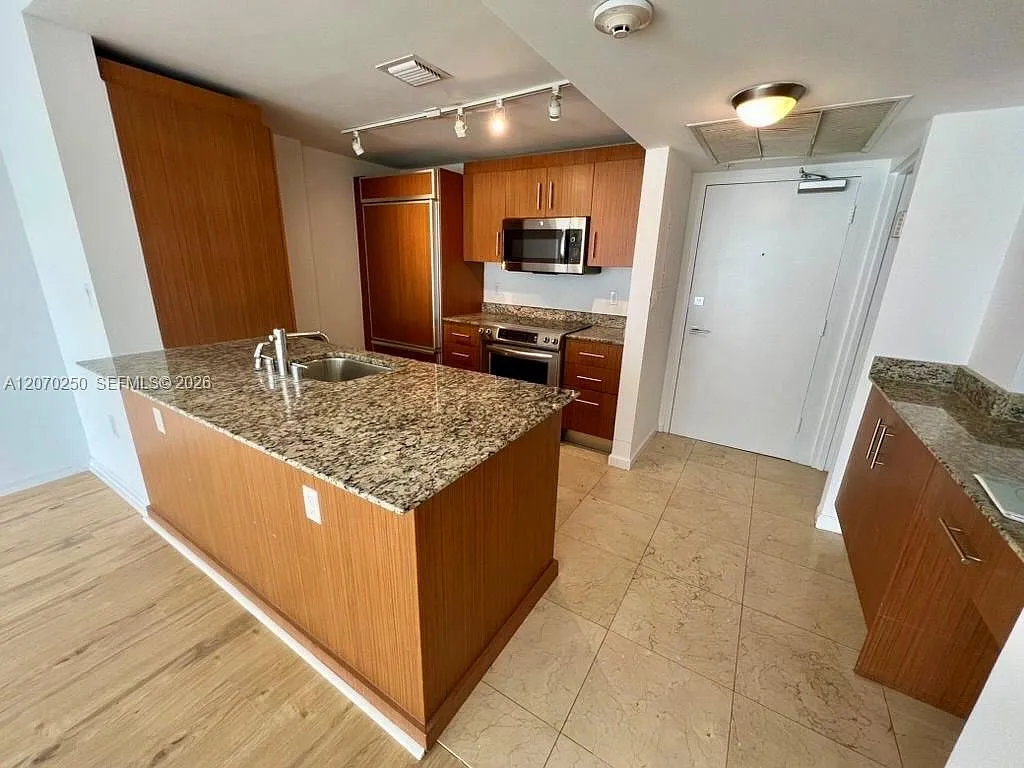 Harbour House — Photo 1