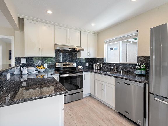 4th image of 540 Laurel St #1