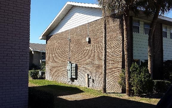 3rd image of 814 Sky Lake Cir APT A