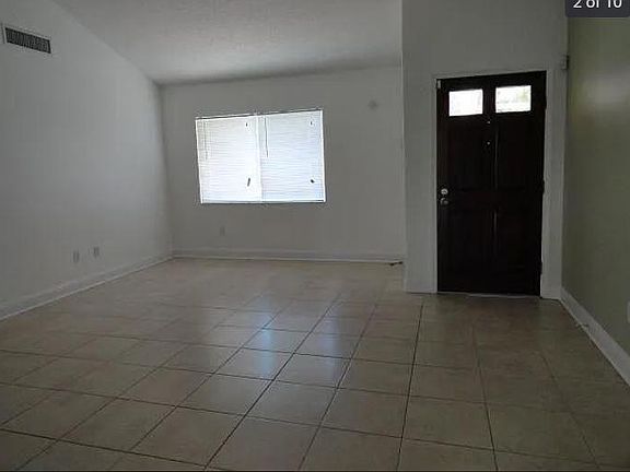 4th image of 3332 Laurel Dale Dr