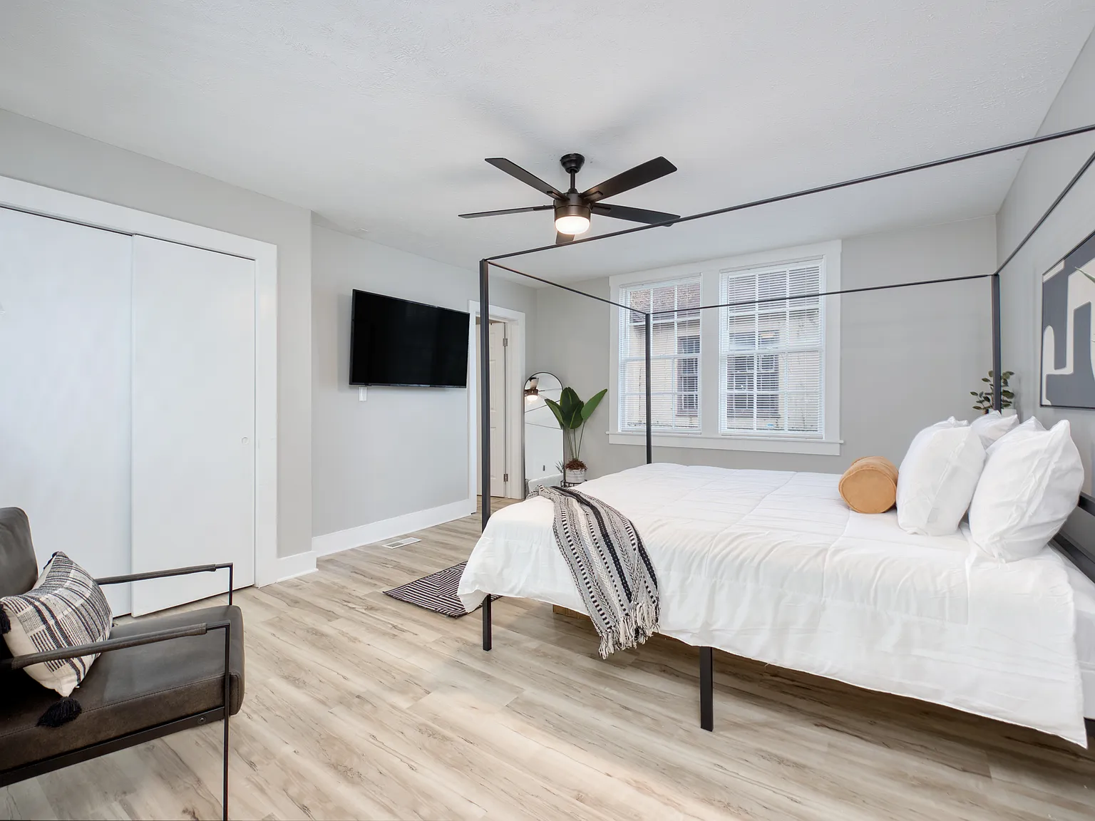 4 bed, $6,500 — Photo 2