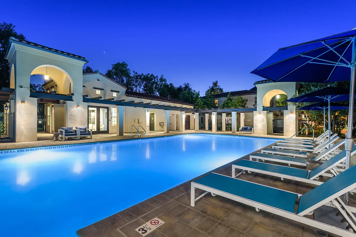 Building Photo - Mission Hills