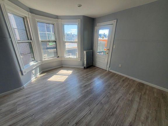 5th image of 608 N 10th St
