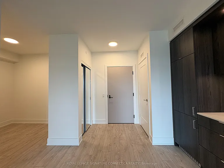 858 Dupont St #607 — Photo 4