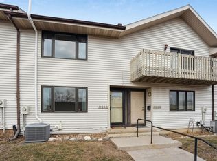 9213 Sandler Dr, Urbandale, IA 50322