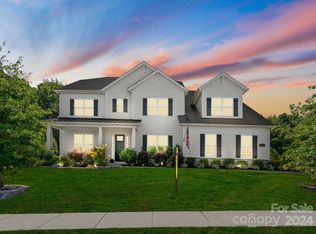 911 Harlows Crossing Dr, Matthews, NC 28104