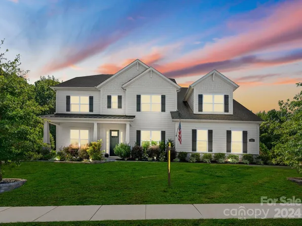 911 Harlows Crossing Dr, Matthews, NC 28104
