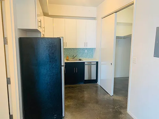 Rented by Flatiron Real Estate Advisors LLC | media 6