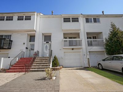 61 Hampton Grn, Staten Island, NY, 10312