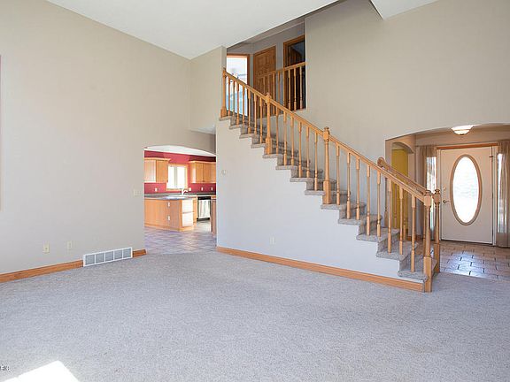 4th image of 130 Sterling Ct