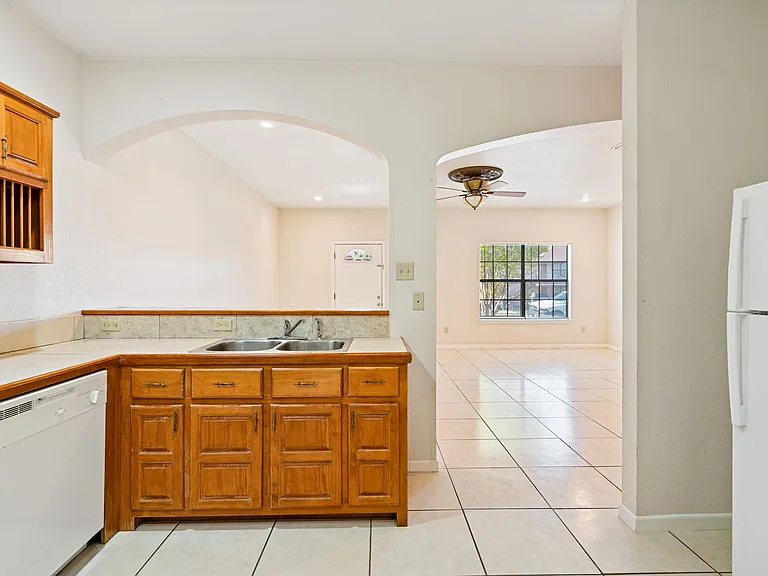 113 Ramon Cardenas Dr — Photo 9