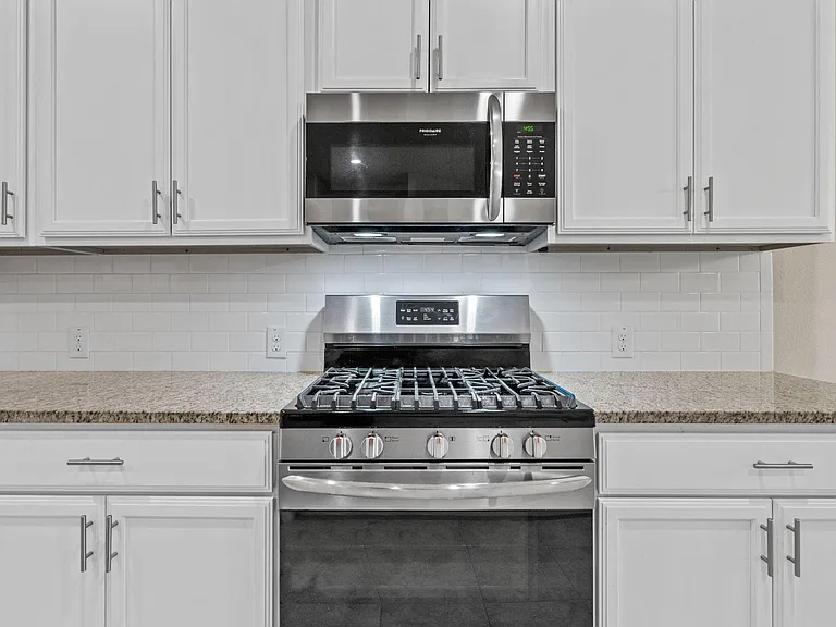 2104 Lake Cliff Dr — Photo 12