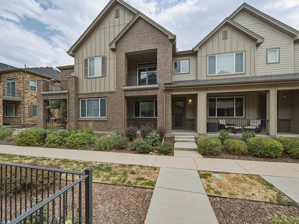 562 E Dry Creek Pl