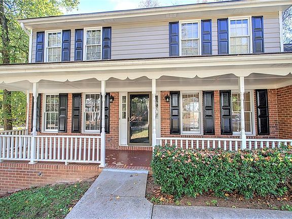 3rd image of 2864 Holly Oaks Dr