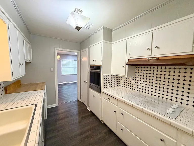 3310 Macarthur Dr — Photo 5