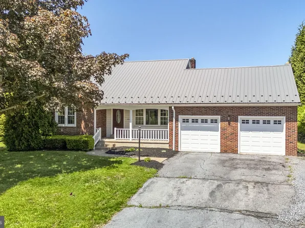 200 W Main St, Reinholds, PA 17569