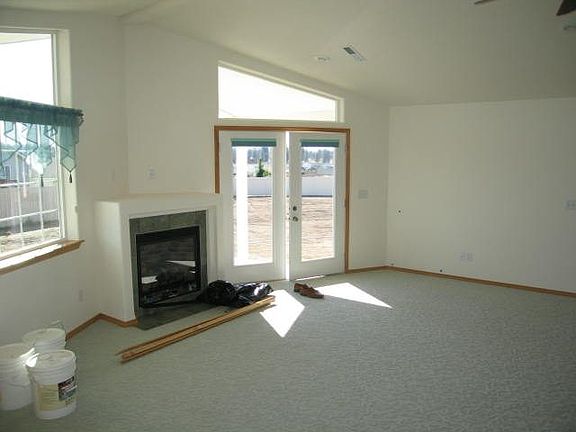 3rd image of 720 N Carrie Dr