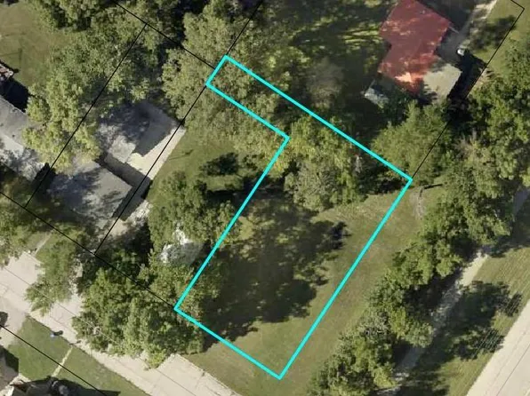 1911 Bailey St, Charles City, IA 50616